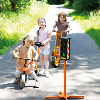 Kinderfahrrad, Dreirad, Stehroller, Signalpfeile?, Lernstrecke?