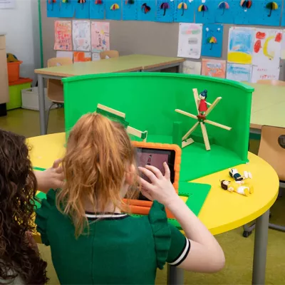 Kinderfernsehen, Tablet, Kamera, Holzspielzeug, Grün