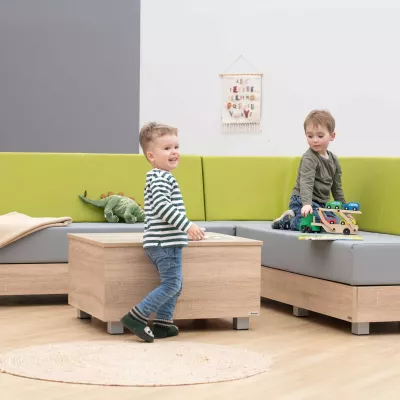 Kinderzimmer, Wohnzimmer-Set, Holzsaeule, Spielzeugauto, Kinderbett