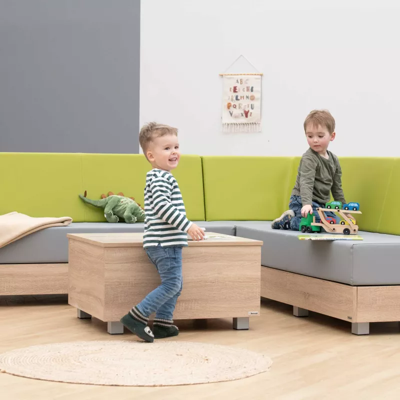 Kinderzimmer, Wohnzimmer-Set, Holzsaeule, Spielzeugauto, Kinderbett