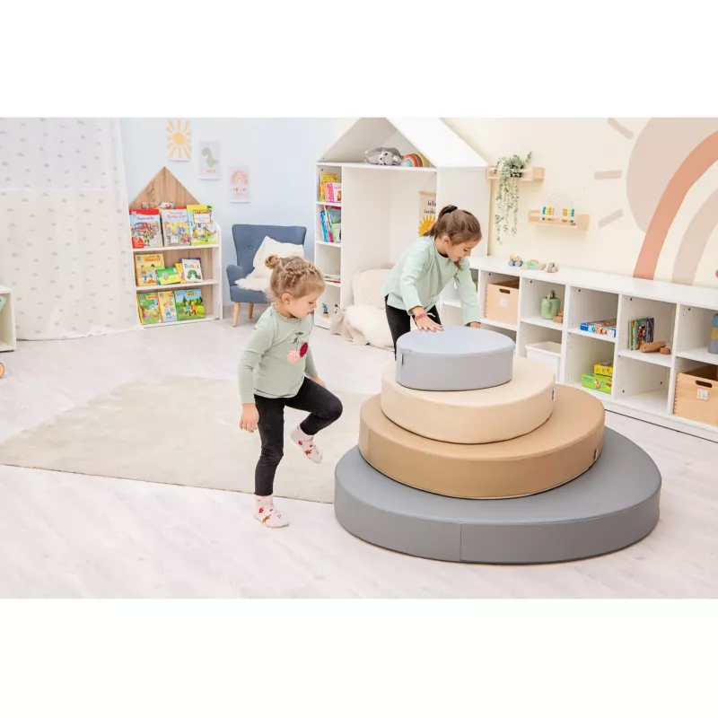 Kinderspielraum, Treppe-Pyramide, Soft-Matten, Spielzeug-Förderband, Kinderzimmer