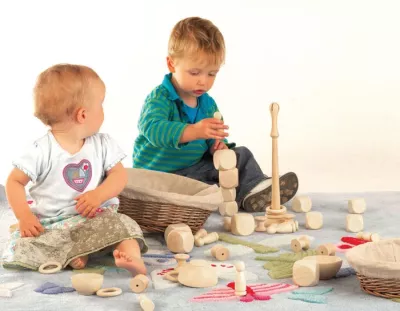Holzspielzeug, Holzpyramide, Konstruktionsset, Babyspielzeug, Kugel- und Stapelspiel