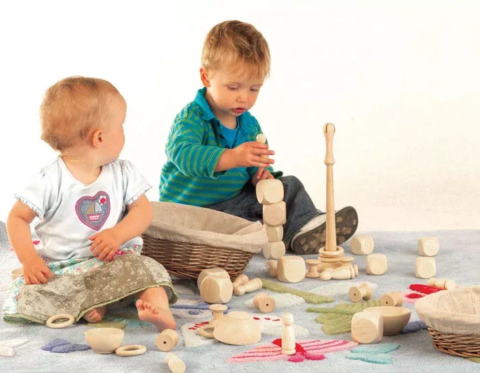 Holzspielzeug, Holzpyramide, Konstruktionsset, Babyspielzeug, Kugel- und Stapelspiel
