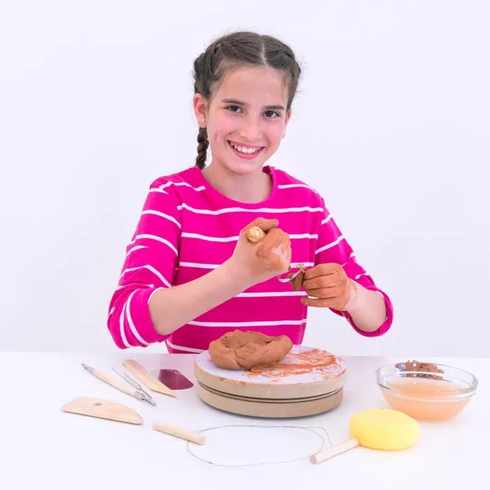 Tonfigur, Knete, Kinderspieltöpferei, Rot-pinkes Shirt, Tonmasse