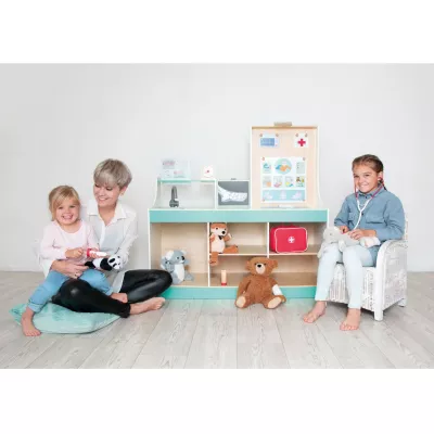 Kinderarzt-Spielset, Kuscheltier, Spielwerkbank, Puppe, Medizinrucksack