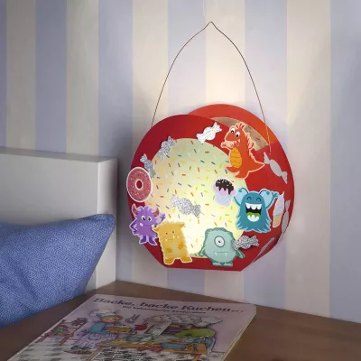 Luftaufhängung, Kinderzimmer, Drachen, Kuchen/Donut, bunte Stickerfiguren
